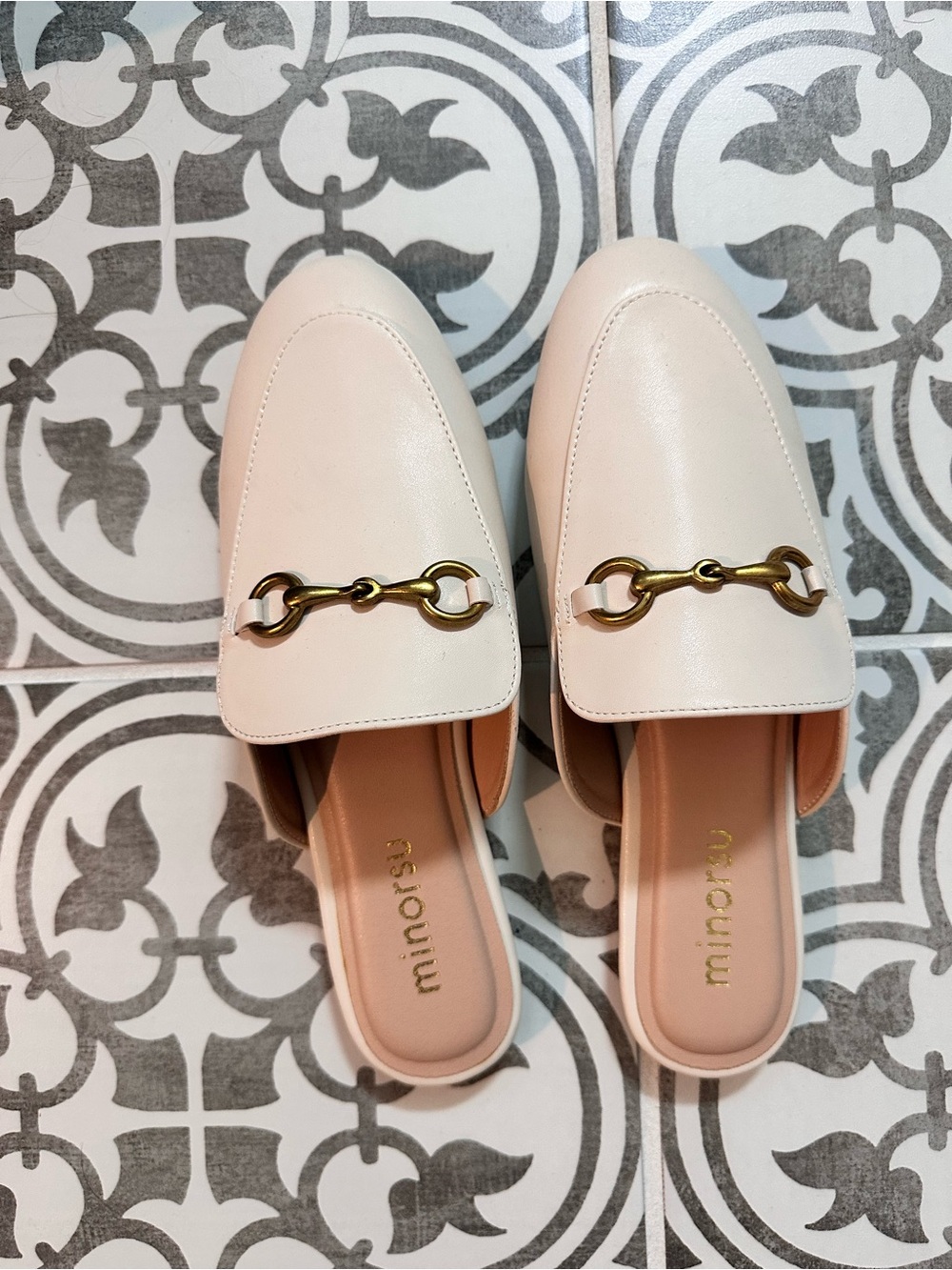 Minorsu Ivory Leather Slip-On Loafers with Gold Bit